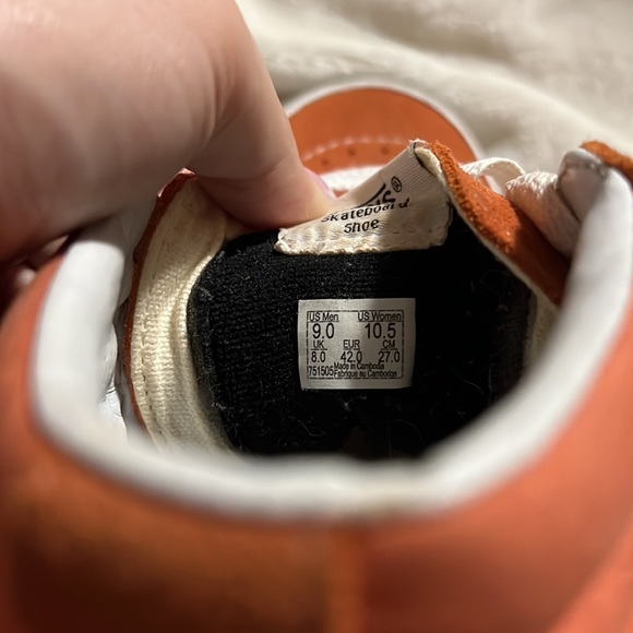 Vintage Vans! Worn like 2x and sat in closet for over a year! - Picture 6 of 8